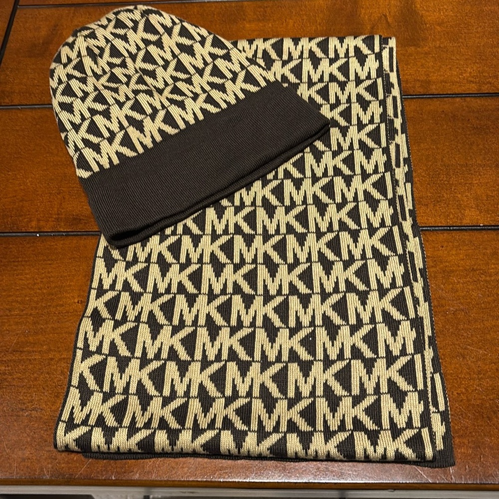 Michael Kors Initial Logo Scarf & Beanie Set NWT